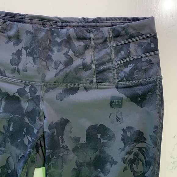 MEC Sanctuary Tights Grey/Black Floral SzXS - Picture 7 of 12
